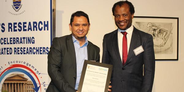 Prof. Yayha Choonara, left, wins the DST NIPMO Top Intellectural Property Creator in 2018, with DVC Prof. Zeblon Vilakazi 
